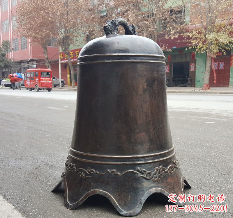宁波铜钟雕塑:精致美观的景观艺术