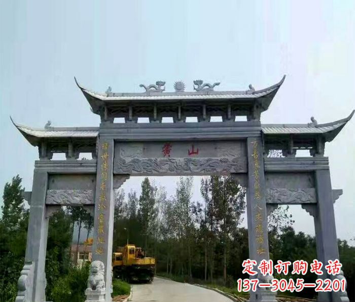 宁波景区三门石雕牌楼,是一种典型的古典建筑风…
