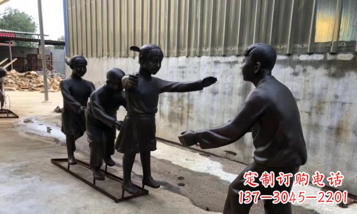 宁波华中领雕塑出品——老鹰捉小鸡铜雕