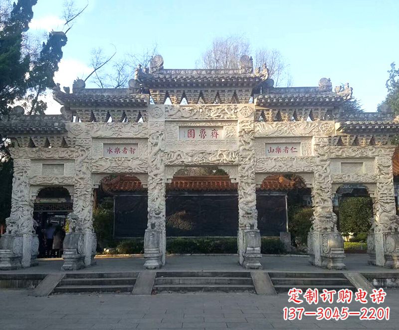 宁波临沭朱村的石雕牌坊楼