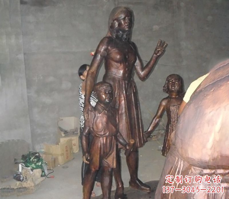 宁波中领雕塑非常荣幸推出一款特别的母亲雕塑,…