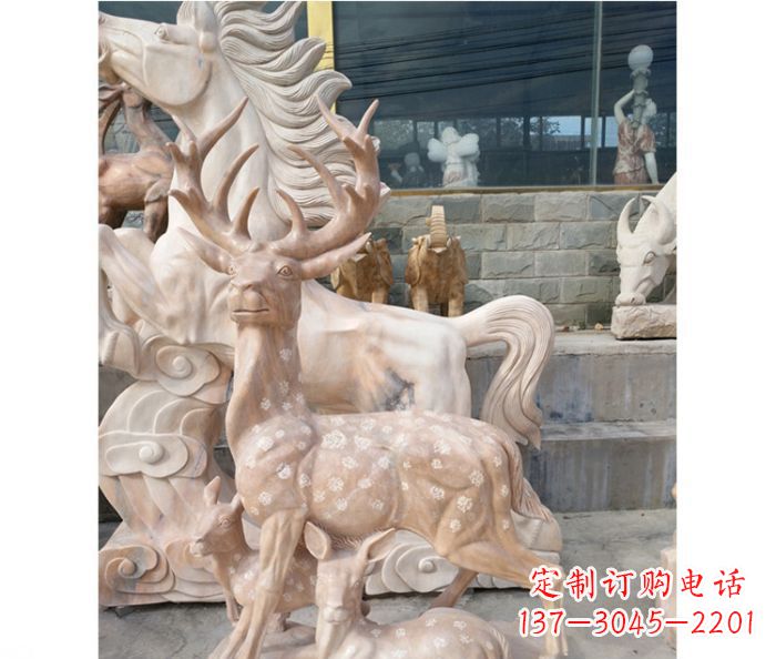 宁波展现自然风采的梅花鹿石雕