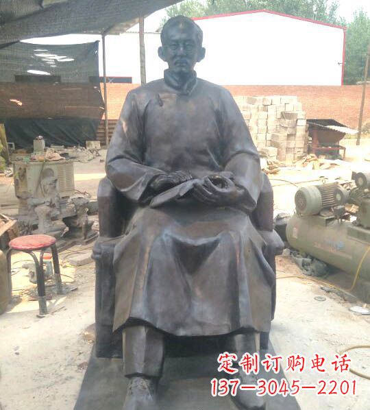 宁波拿书的蔡元培铜雕
