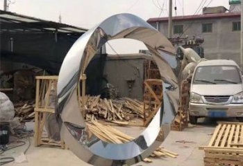 宁波镜面不锈钢几何圆环雕塑，经典永恒之美