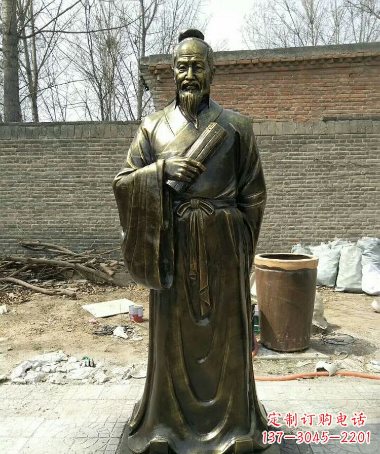 宁波拿竹简的张仲景铜雕