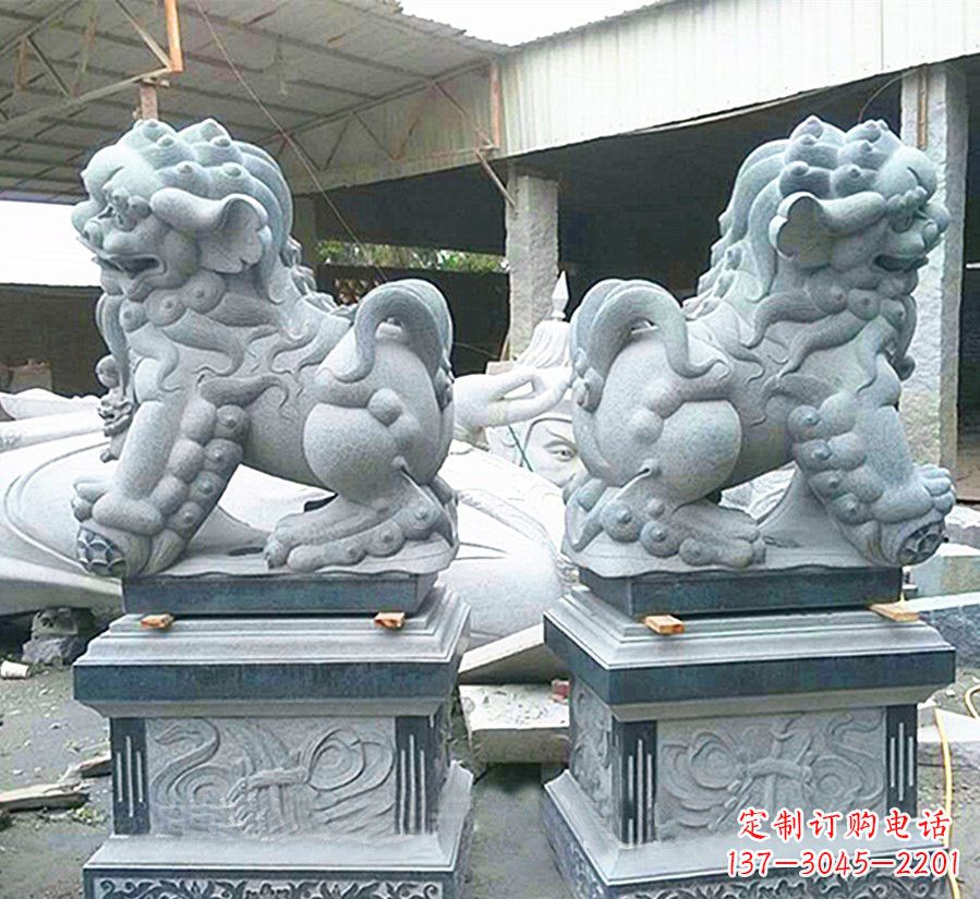 宁波南方狮子献钱狮石雕,精美狮子雕塑为您庆祝
