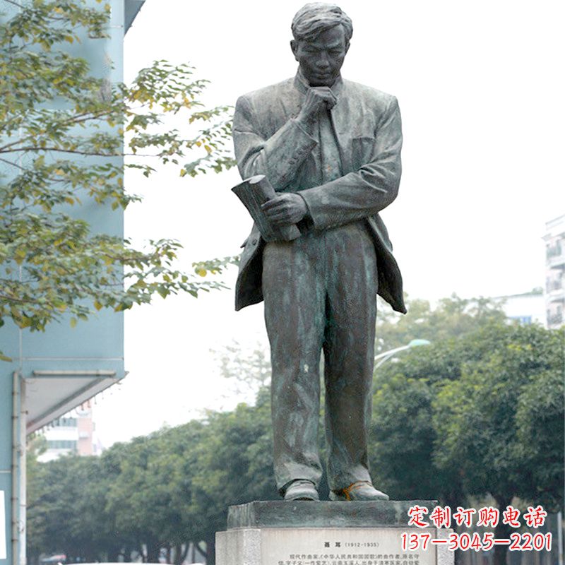 宁波很多历史上著名的人物都有精美的雕塑来表彰…