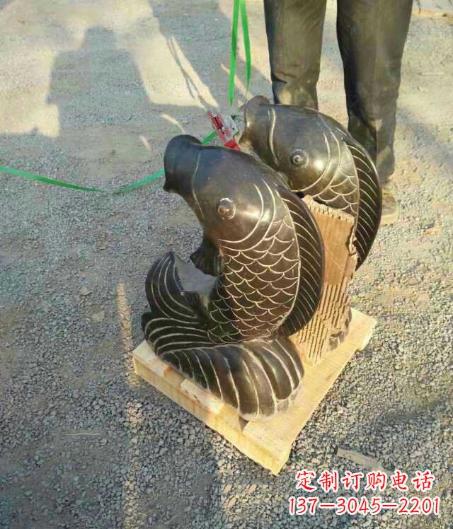 宁波喷水鱼动物铜雕
