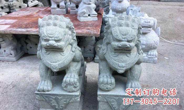 宁波青石踩球狮子看门石雕,精致雕塑令门口更加精彩