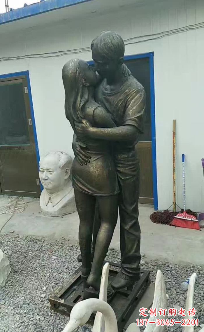 宁波无尽浪漫,情侣雕塑表达爱意