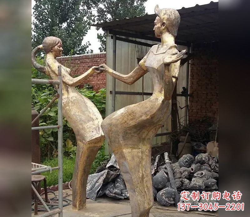 宁波情侣跳舞广场景观铜雕