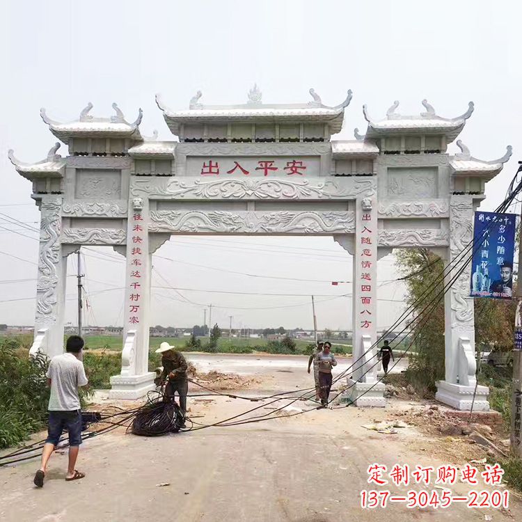 宁波质朴粗犷的三间四柱农村石牌坊雕塑