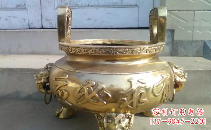 宁波壮丽威猛的三足香炉铜雕