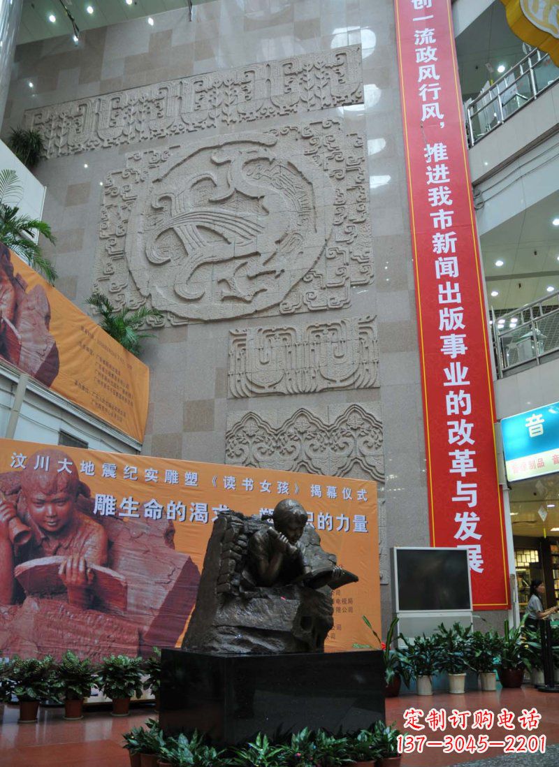 宁波令人惊叹的小女孩景观铜雕