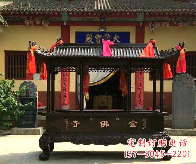 宁波双兽头三足雕花铜香炉