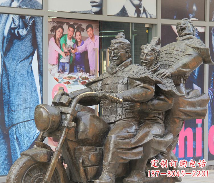 宁波铜雕步行街骑摩托人物雕塑