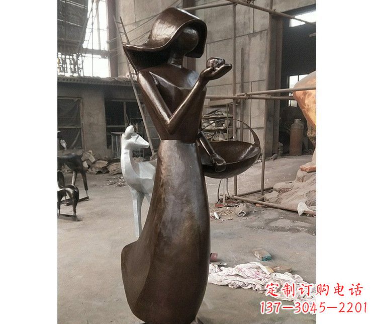 宁波铜雕逛街女孩人物雕塑
