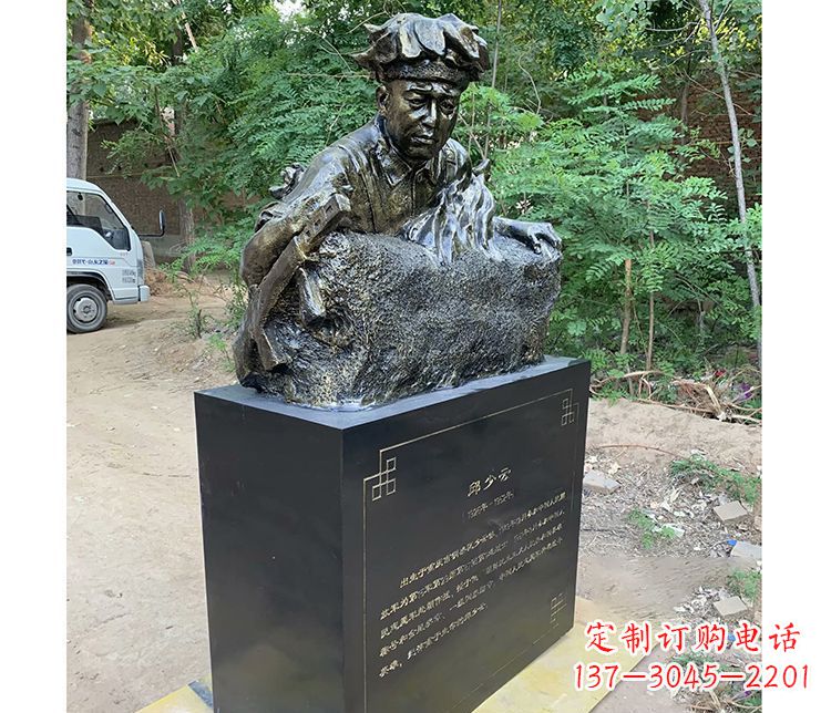 宁波铜雕邱少云战士雕塑