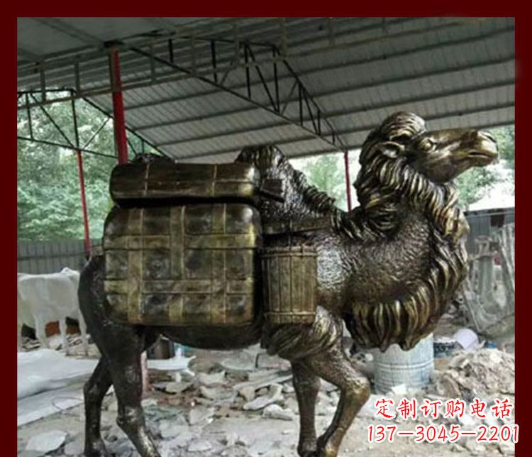 宁波拖行李的骆驼动物铜雕