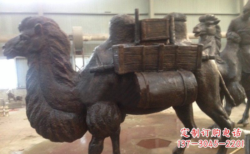 宁波驮着东西的骆驼公园动物铜雕