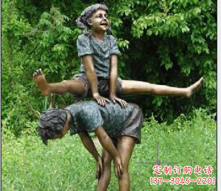 宁波玩跳山羊的儿童铜雕