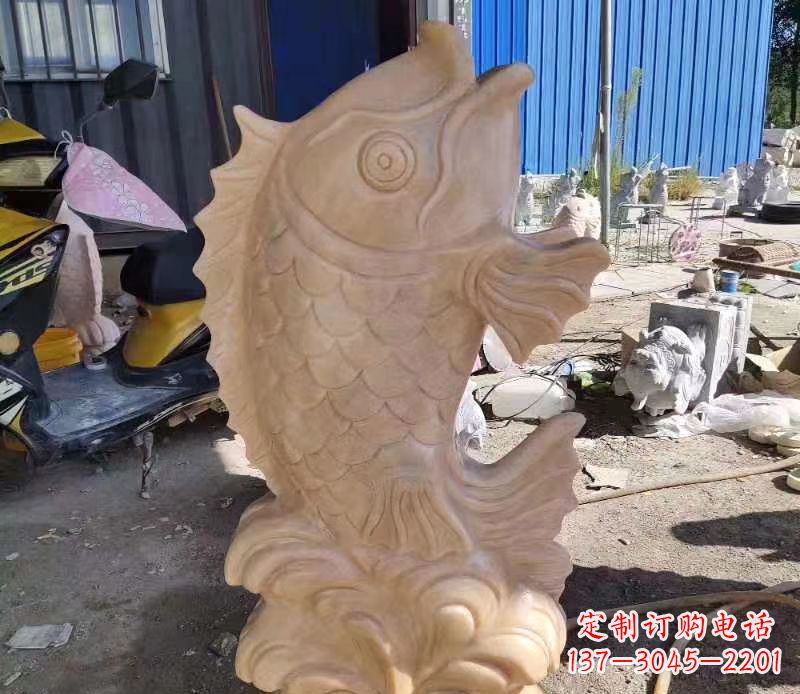 宁波晚霞红喷水鲤鱼石雕
