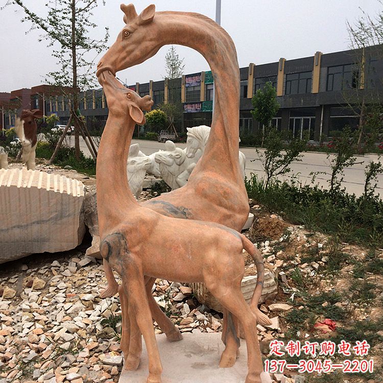 宁波晚霞红石雕长颈鹿-校园公园母子亲情景观雕塑