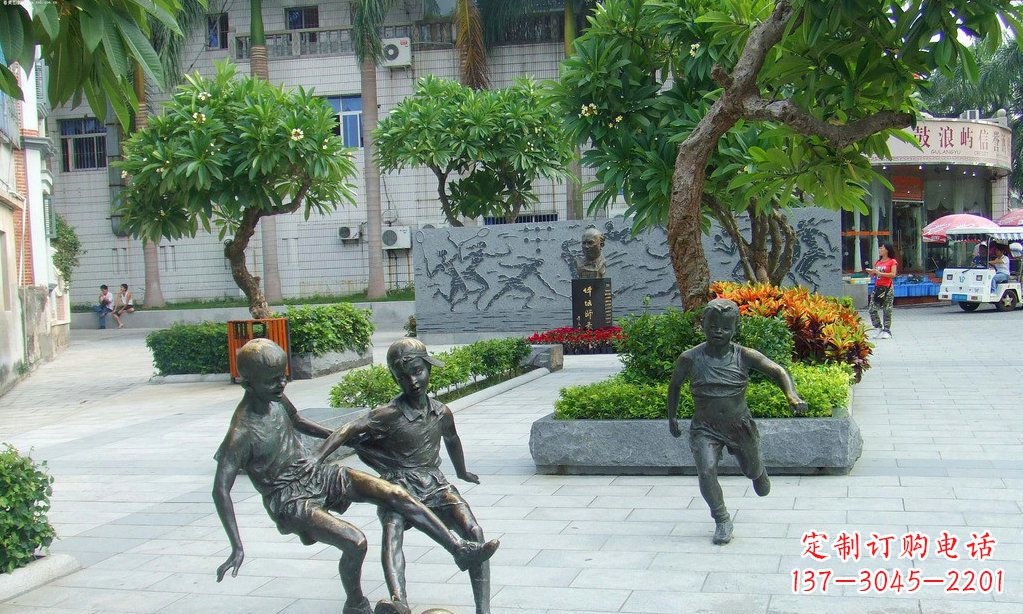 宁波小孩踢足球铜雕