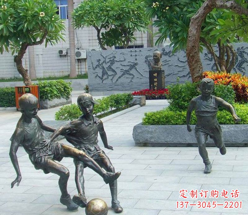 宁波小孩踢足球公园景观铜雕