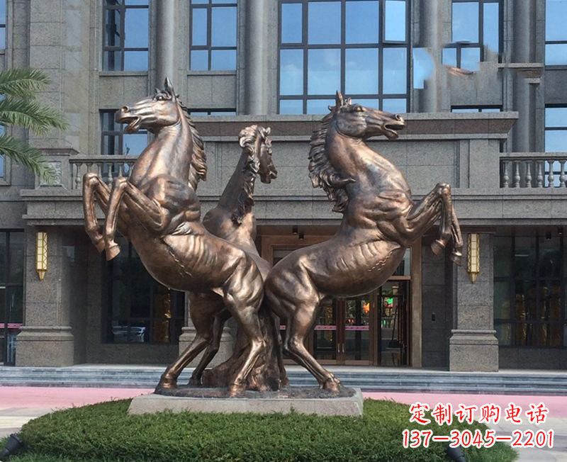 宁波小区立马铜雕