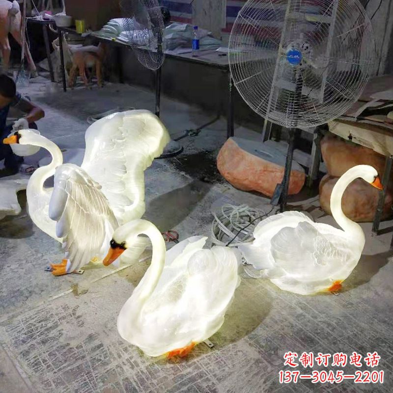 宁波小区园林草坪发光天鹅景观雕塑摆件