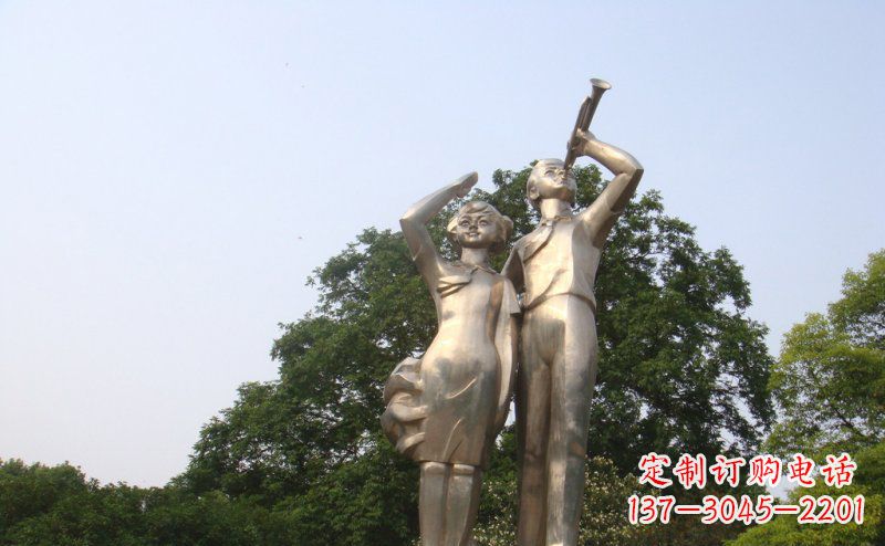 宁波校园吹军号敬礼的小学生人物景观铜雕