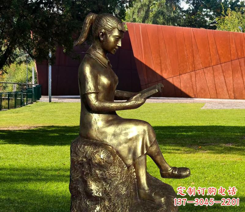 宁波校园看书的女孩铜雕