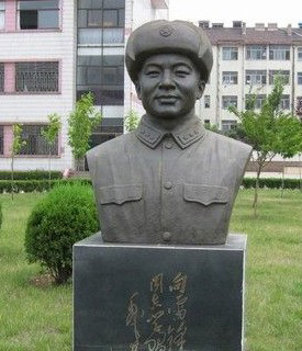 宁波校园雷锋铜像