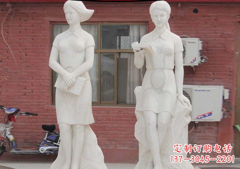 宁波校园拿书本的学生石雕