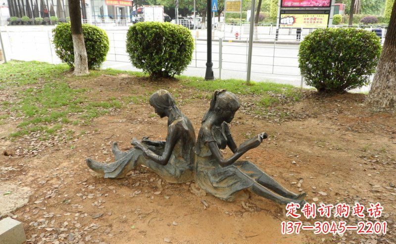 宁波校园坐着看书的女孩人物铜雕