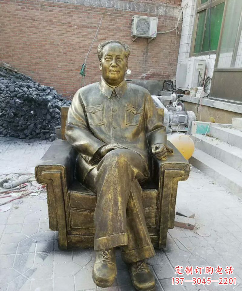 宁波坐沙发的毛主席铜雕