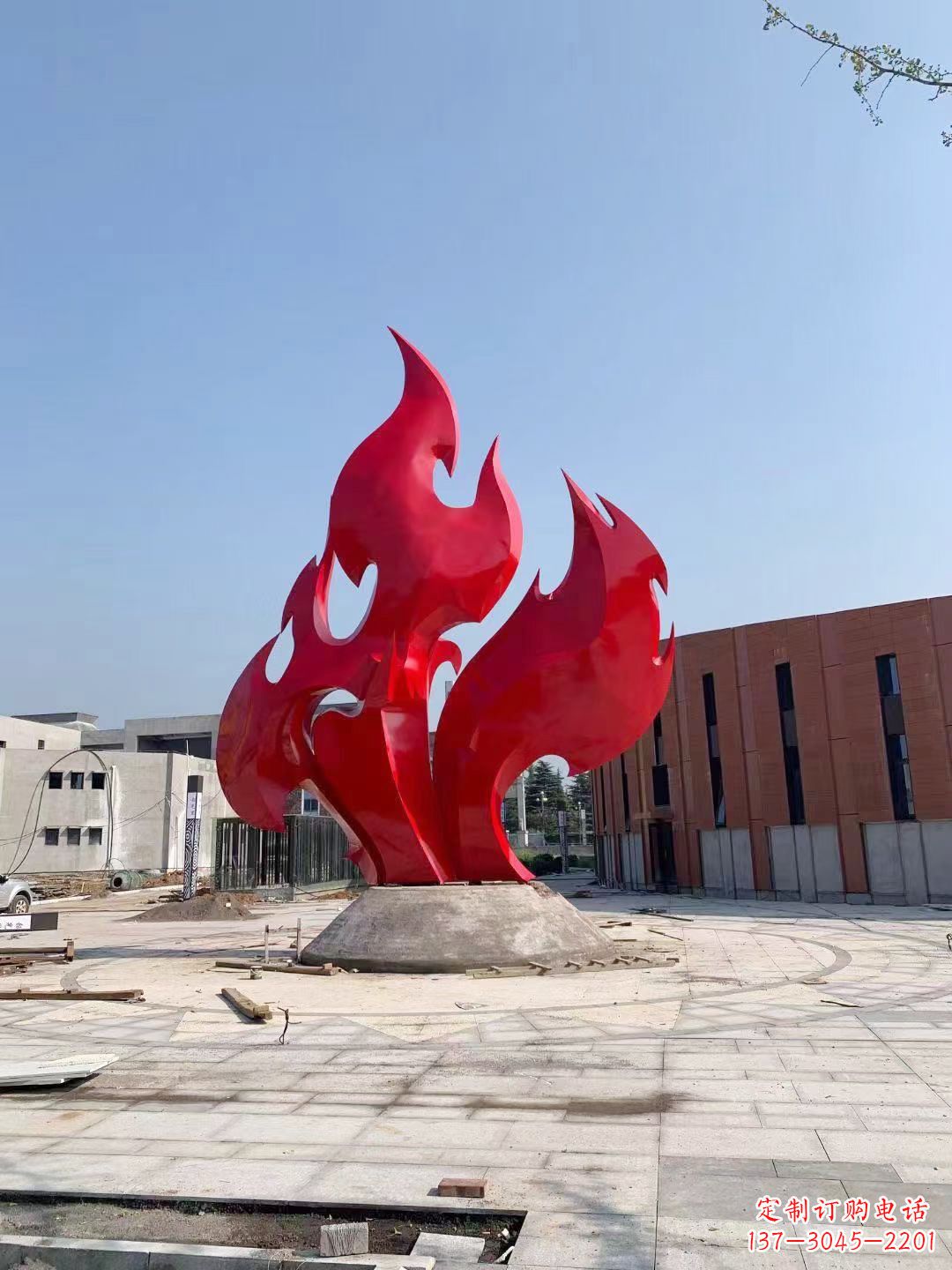 宁波大学操场抽象不锈钢火苗雕塑